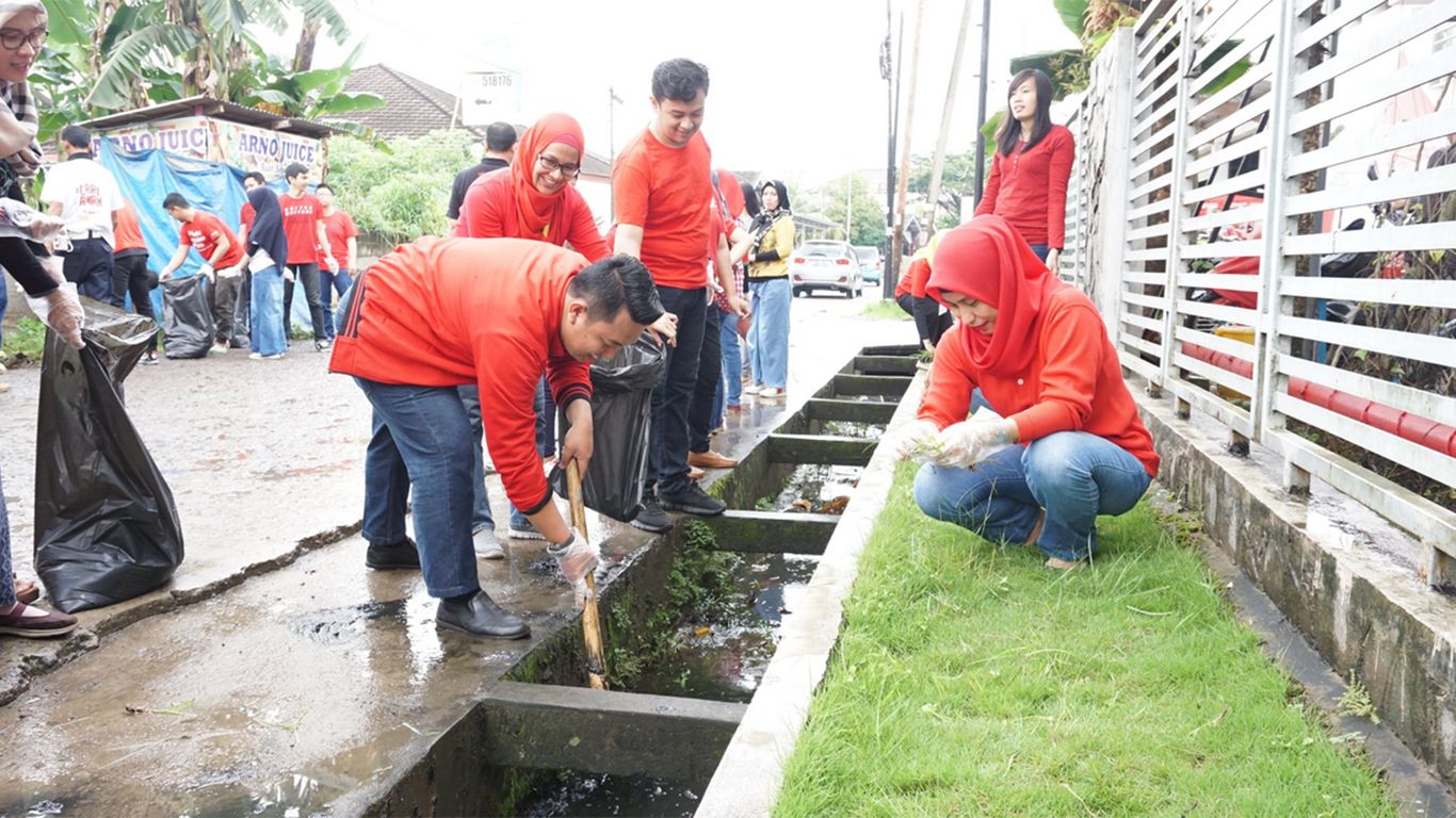 contoh gotong royong di rumah