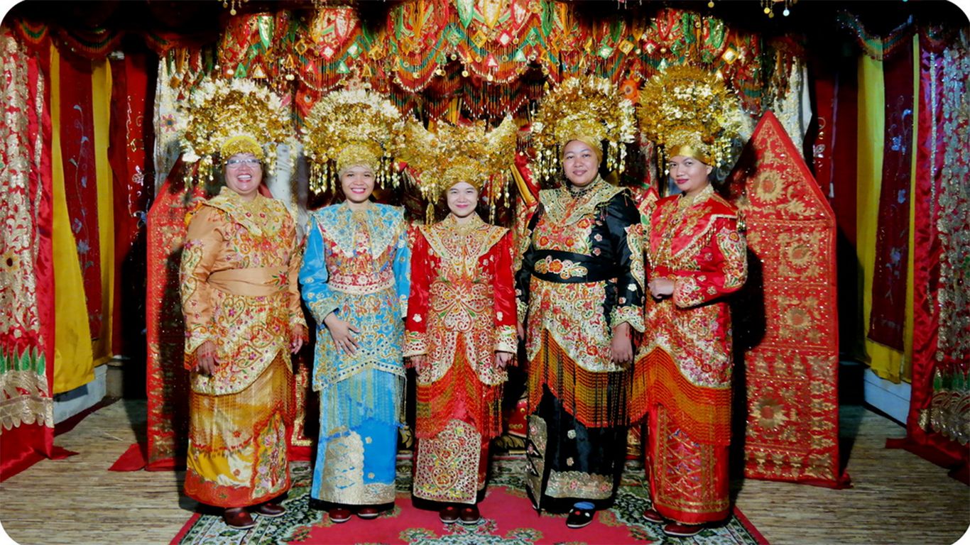 pakaian adat suku minangkabau