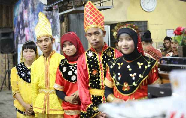 Pakaian Adat Sulawesi Tengah (Nggembe)