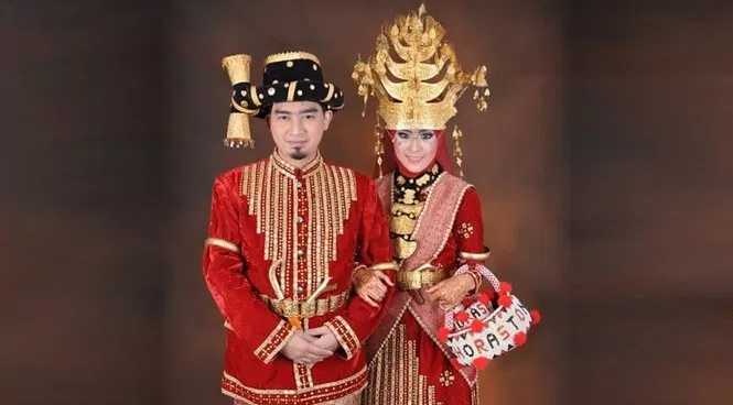Pakaian Adat Sumatera Utara (Ulos)