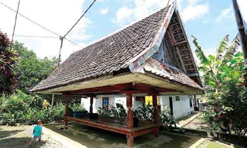 Rumah Adat Dhurung