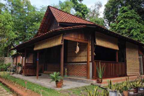 Rumah Adat Limasan Lambang Sari