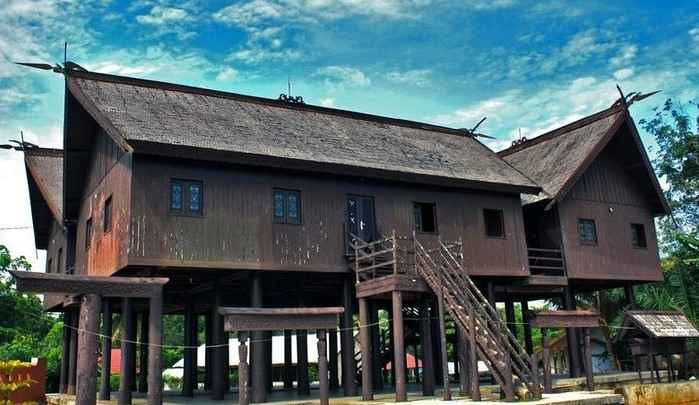 rumah adat betang