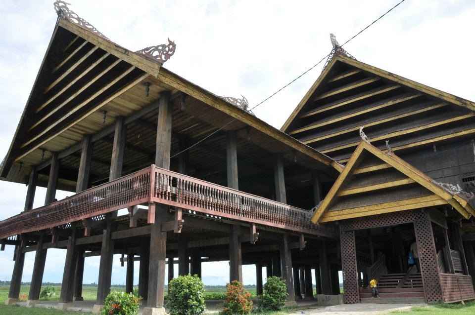 rumah adat suku bugis