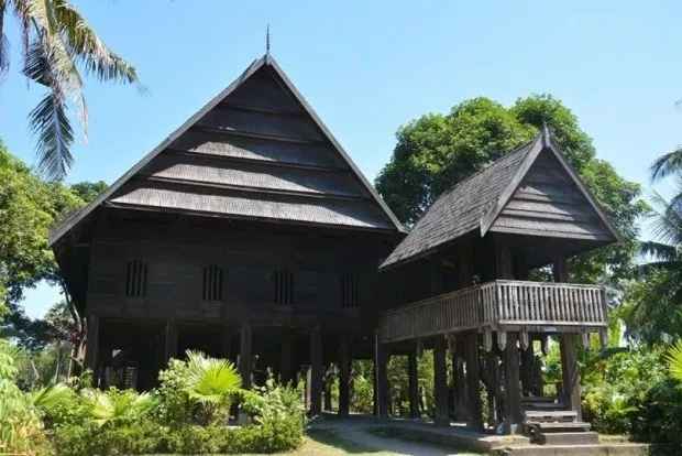 rumah adat suku mandar