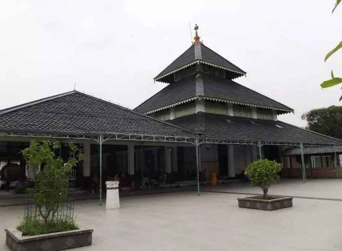 rumah adat tajug