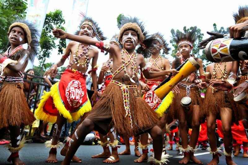 Aksesoris Pakaian Adat Papua