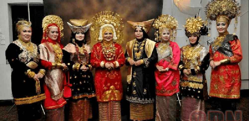 Daftar Pakaian Adat Sumatera Barat