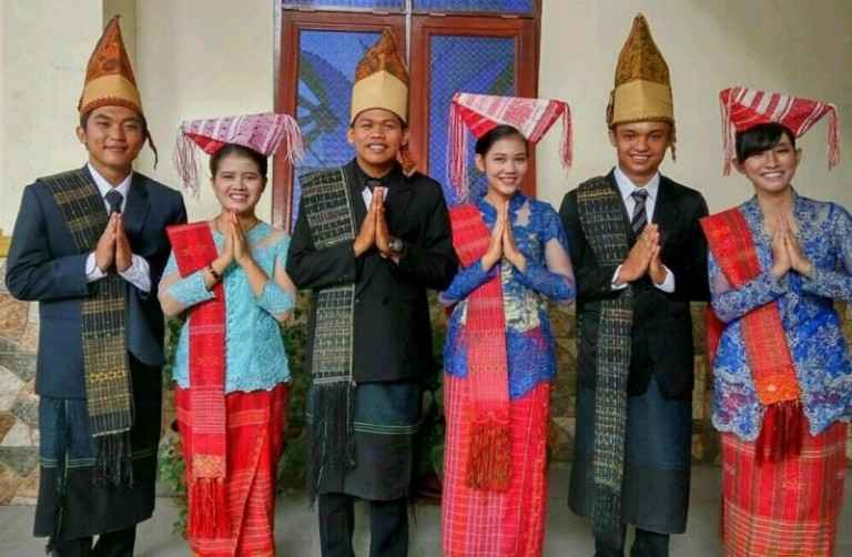 Daftar Pakaian Adat Sumatera Utara