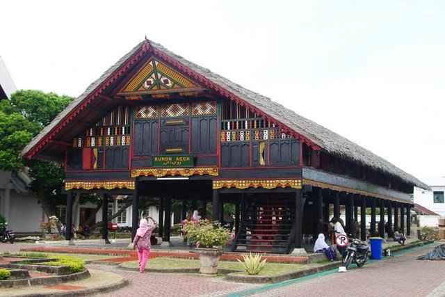 Fakta Unik rumah adat Krong Bade