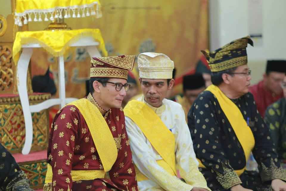 Pakaian Adat Resmi