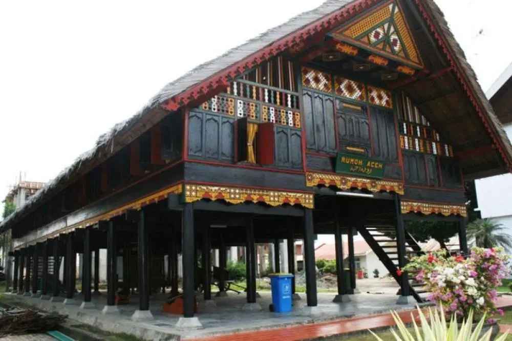 Pembangunan Rumah Adat Aceh