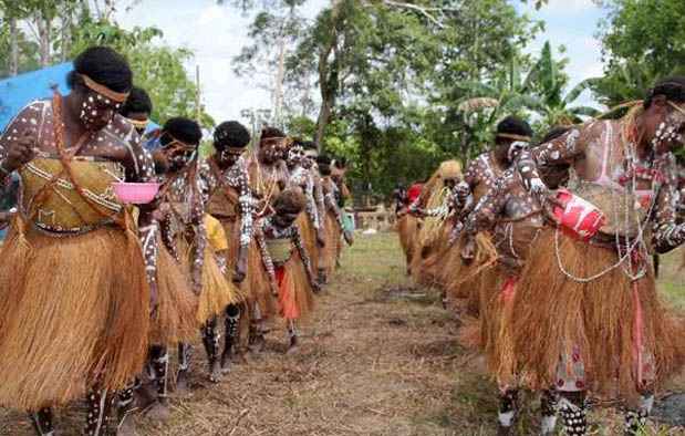 Rok Rumbai, Pakaian Adat Perempuan