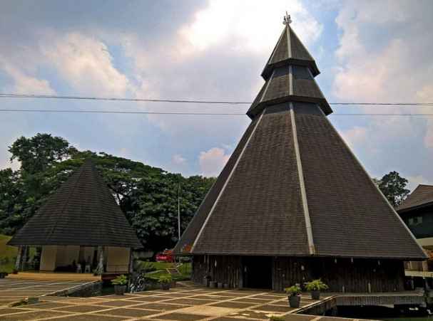 Rumah Adat Kariwari