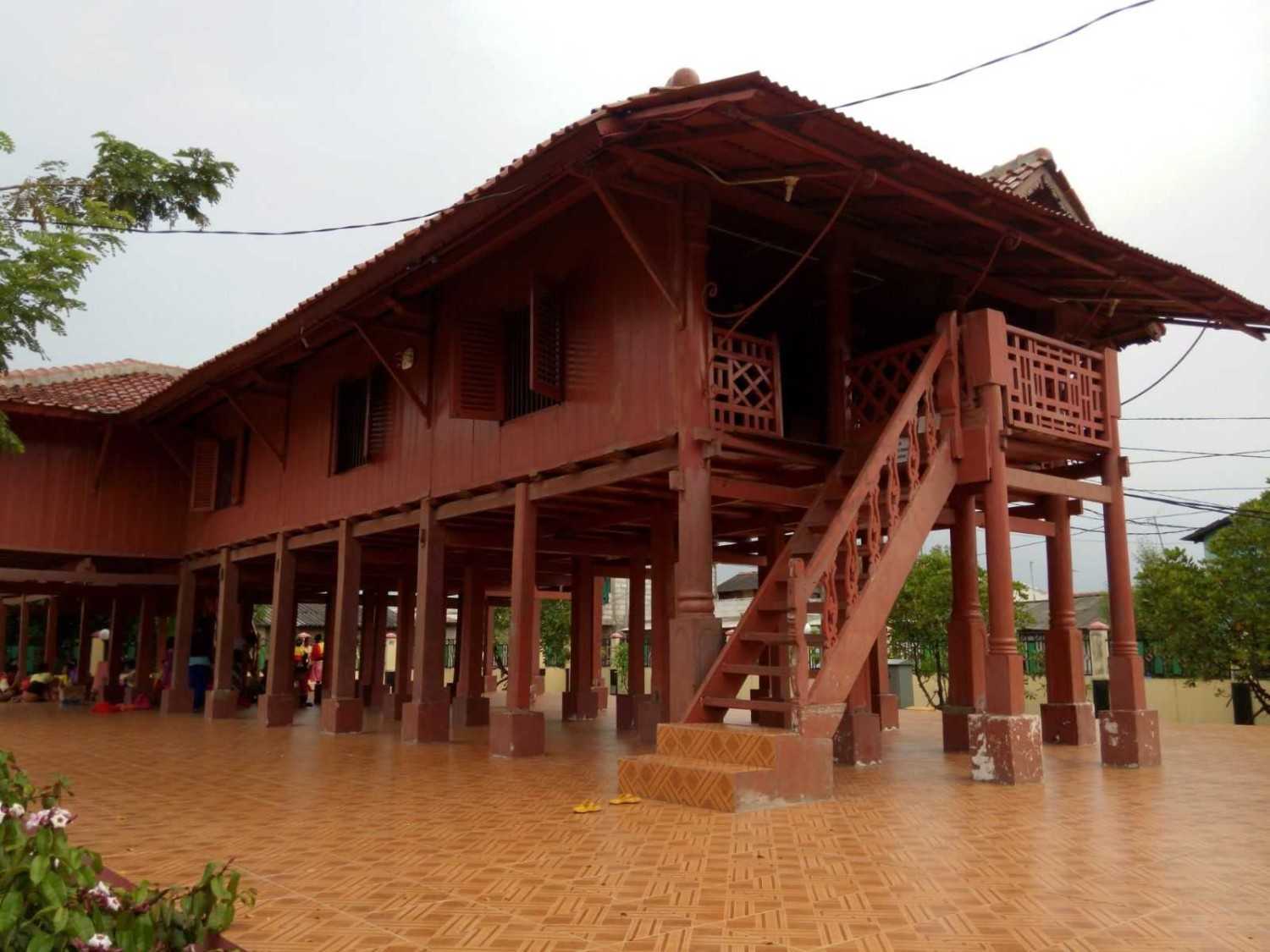 Rumah Adat Panggung Betawi