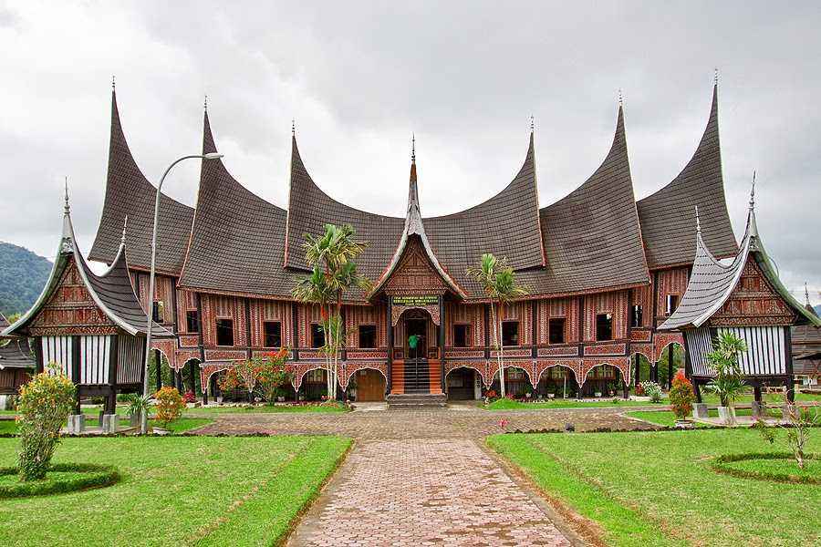 Rumah Adat Sumatera Barat (Rumah Gadang )