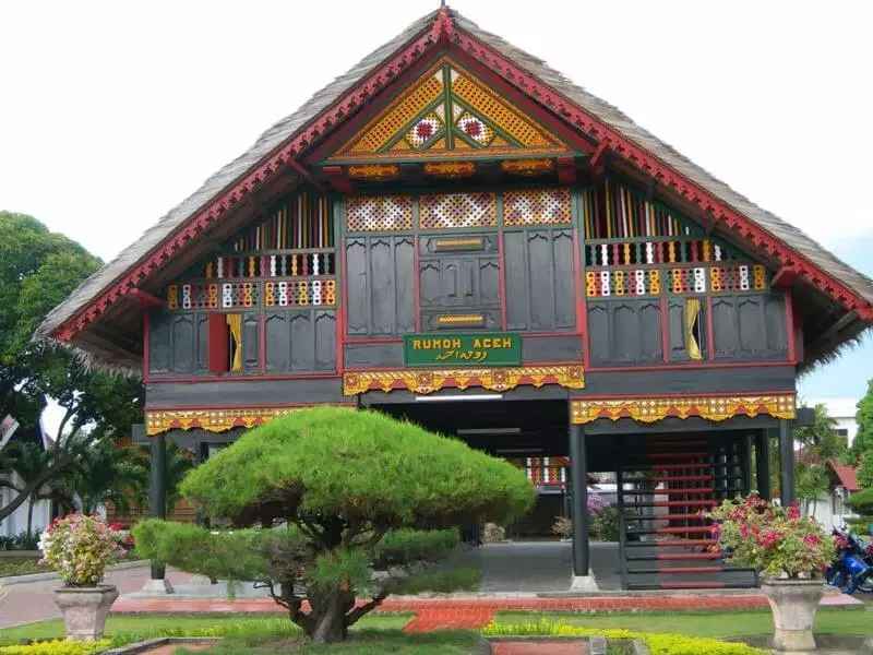 pembagian ruangan rumah adat krong bade