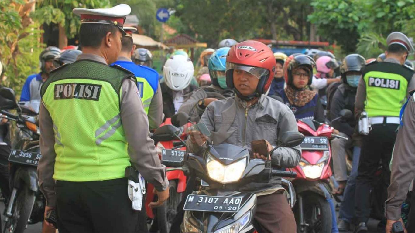 contoh teks eksemplum jatuh dari sepeda