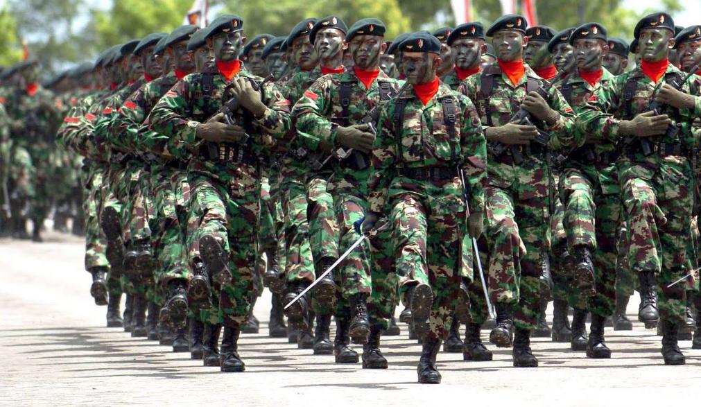 jelaskan sistem pertahanan dan keamanan yang dianut oleh negara indonesia