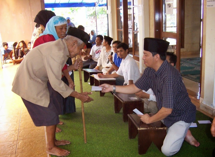 Contoh Tembang Kinanthi Tema Sopan Santun