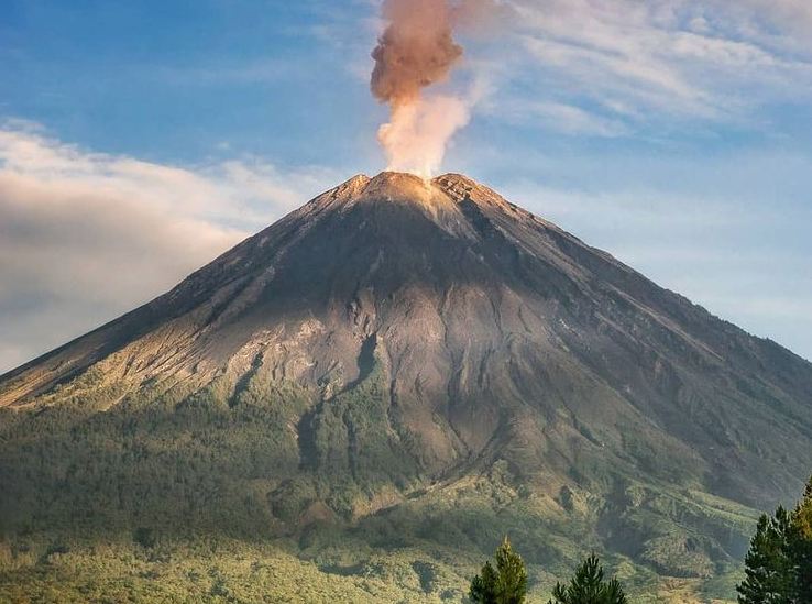 News Item Text tentang Semeru